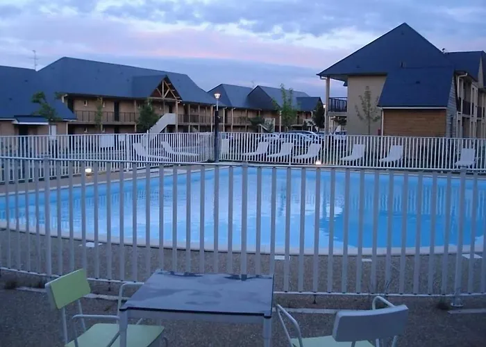 Adonis Hauts De Honfleur Appart hôtel 3*